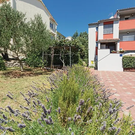 Nice Apartment In Pula With Wifi *