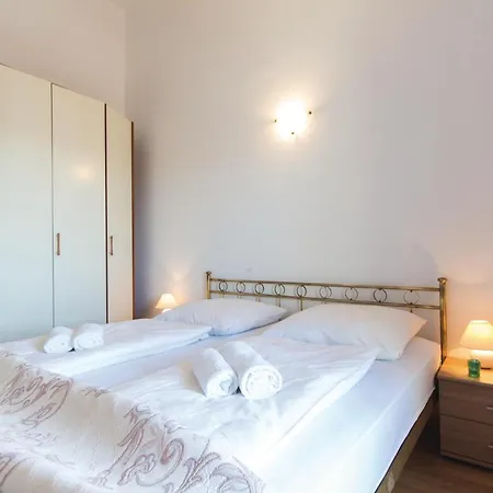 Apartment Nice Apartment In Pula With Wifi *
