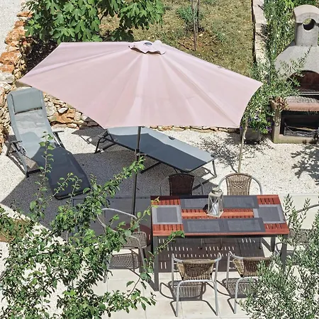 Nice Apartment In Pula With Wifi *
