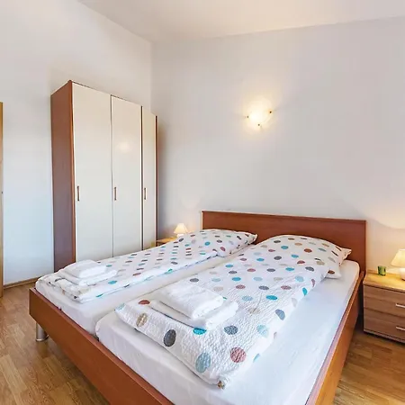 Nice Apartment In Pula With Wifi *